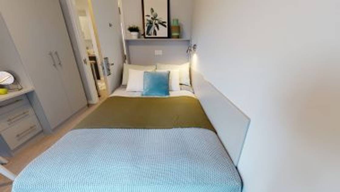 Silver Two Bed Apartment Plus