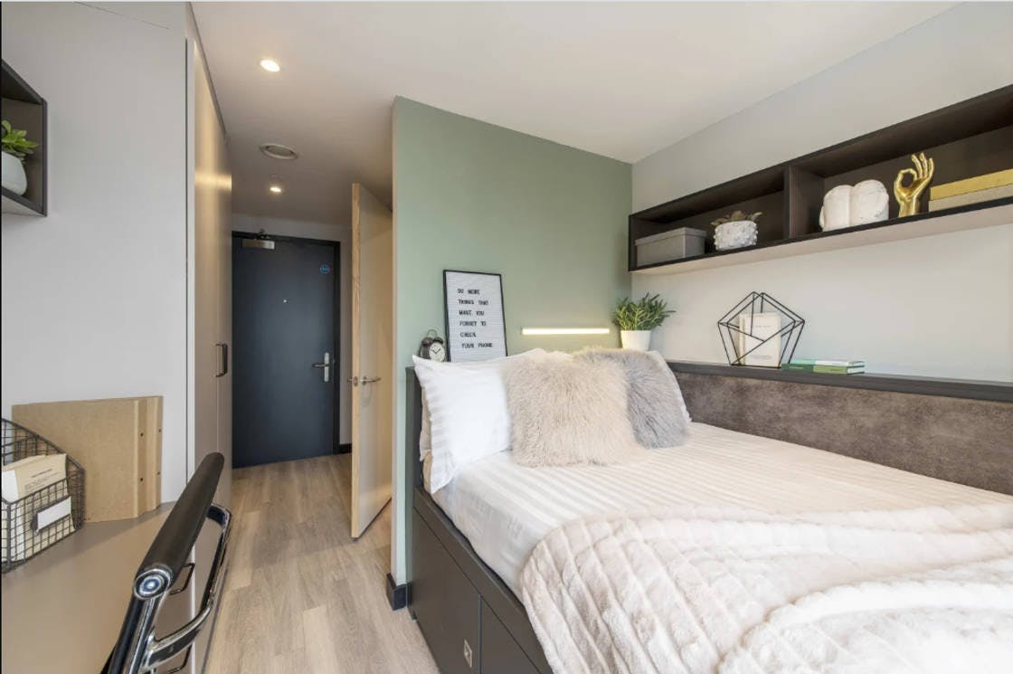 Large Ultra Premium 5 Bed Apartment