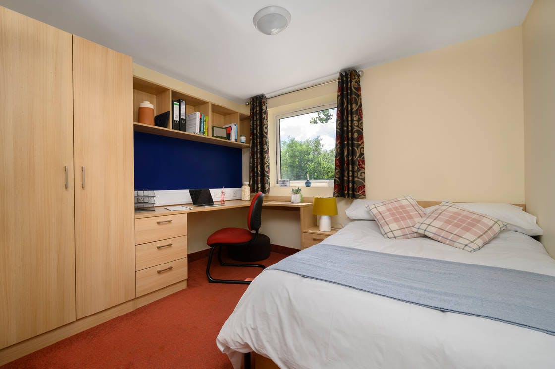 Classic Room- 6 Bed Apartment