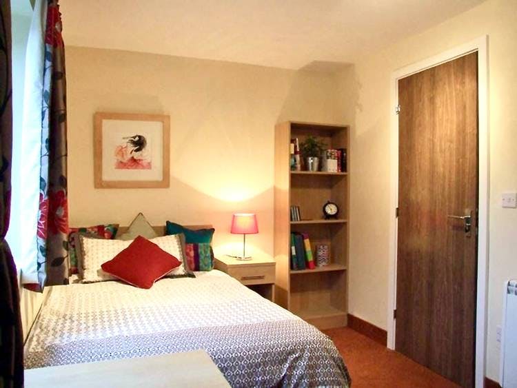 Book Deluxe Room - 8 Bed House